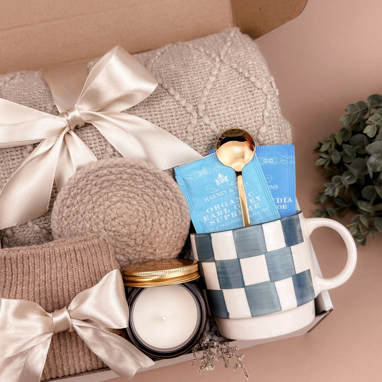 Self Care Gift Baskets for Her – Plush Blanket & Candle Set